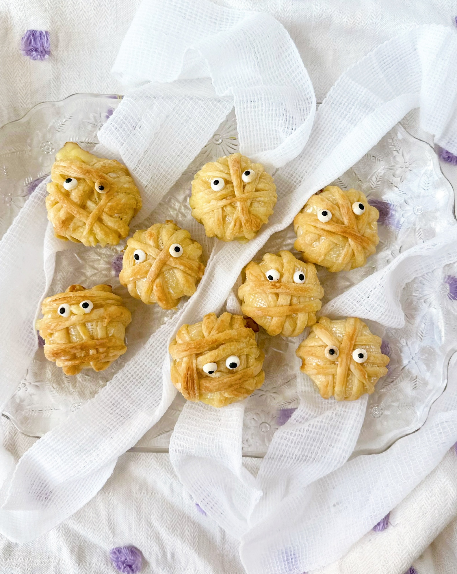 Puff Pastry Mini Mummy Baked Brie Bites
